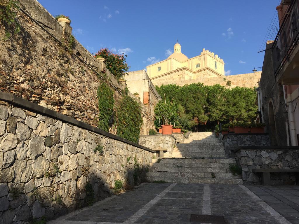Bed and Breakfast L'Antico Borgo Milazzo Exterior foto